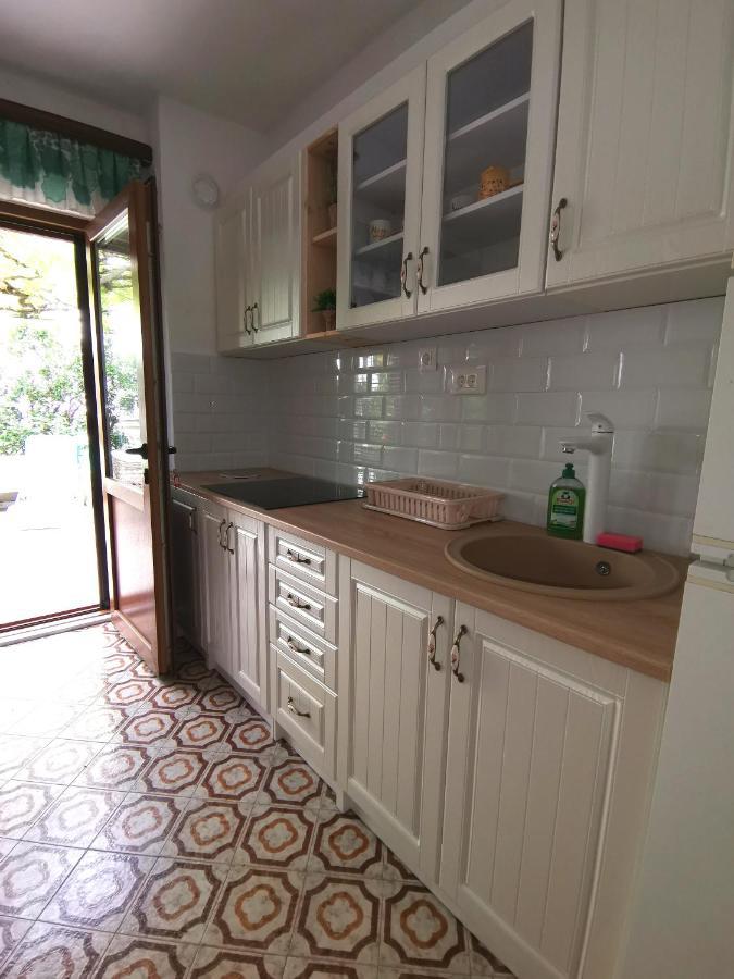 Apartments Maris Garden Petrovac Екстер'єр фото