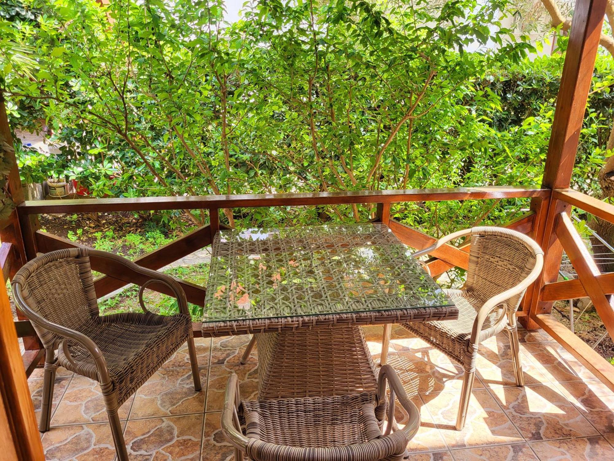 Apartments Maris Garden Petrovac Екстер'єр фото