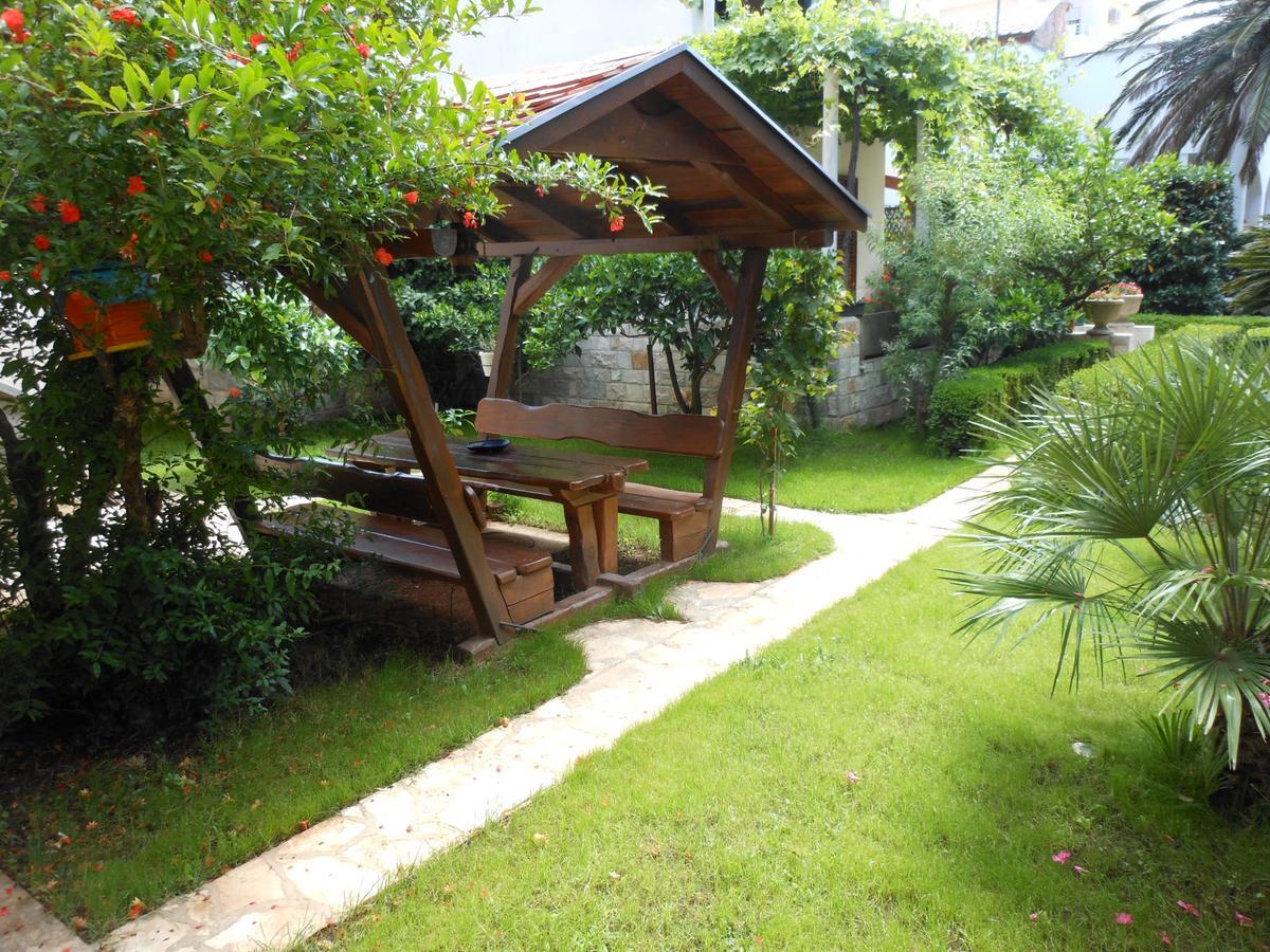 Apartments Maris Garden Petrovac Екстер'єр фото