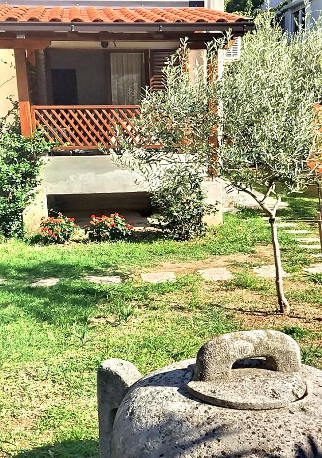 Apartments Maris Garden Petrovac Екстер'єр фото