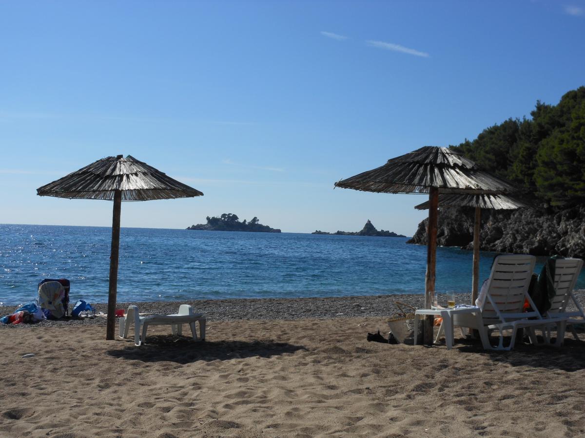 Apartments Maris Garden Petrovac Екстер'єр фото
